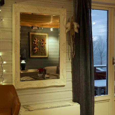 Проживание в семье 3art Retreat - For Nature & Art Lovers Тромсё